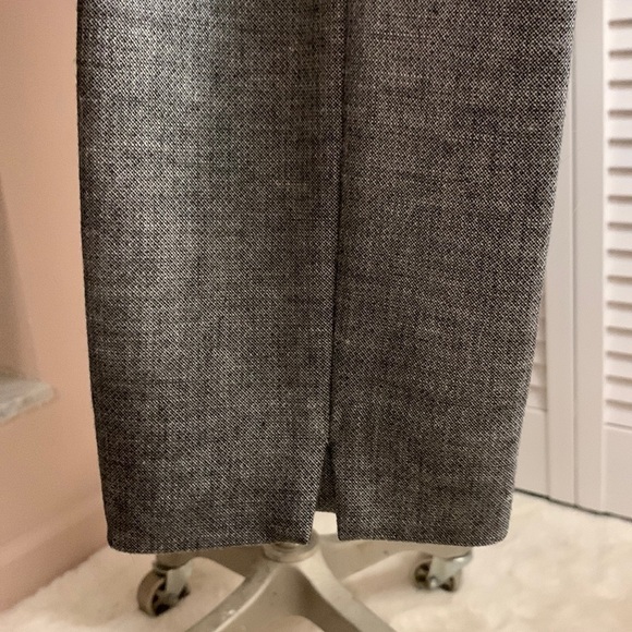 BANANA Republic Size 4 Gray Pants- Good Condition - Picture 11 of 15